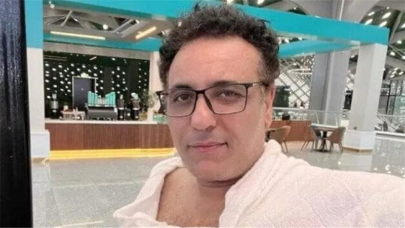 حماقي ورامي جمال يقدمان العزاء في الملحن محمد رحيم