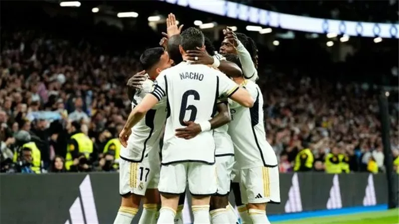 إصابة قوية لأرنولد تربك حسابات ريال مدريد قبل الكلاسيكو