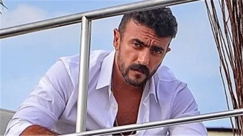 أحمد العوضي يتحدى معجبيه ويركب الخيل بلا سرج بالجبل