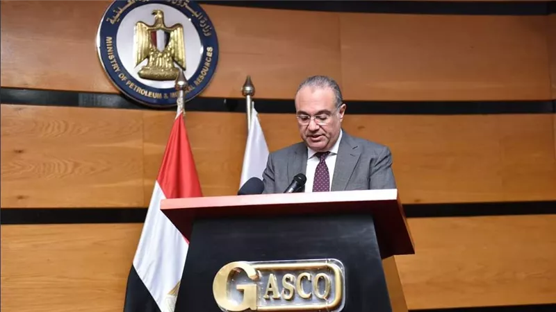 وزير العمل يُسلم عقود وظائف لذوي همم ويؤكد حماية الفئات الأكثر احتياجًا