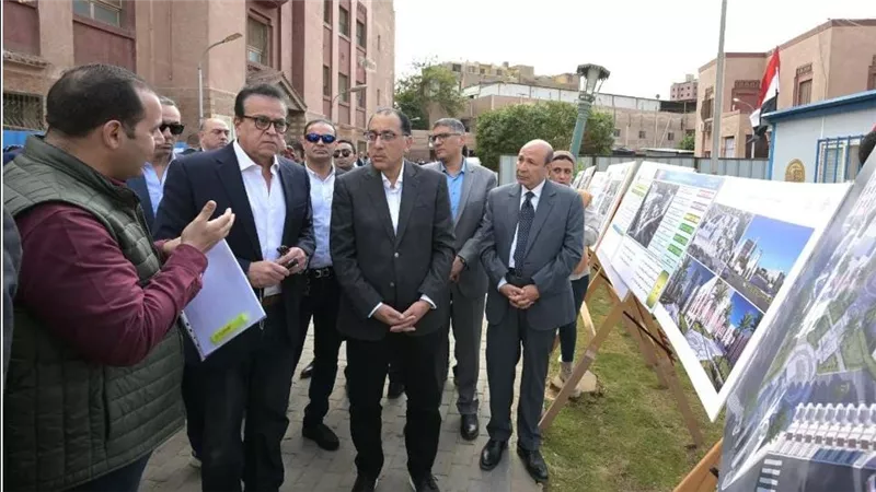 رئيس الوزراء يتفقد عدد من المنشآت الصحية بمحافظتي القاهرة والجيزة