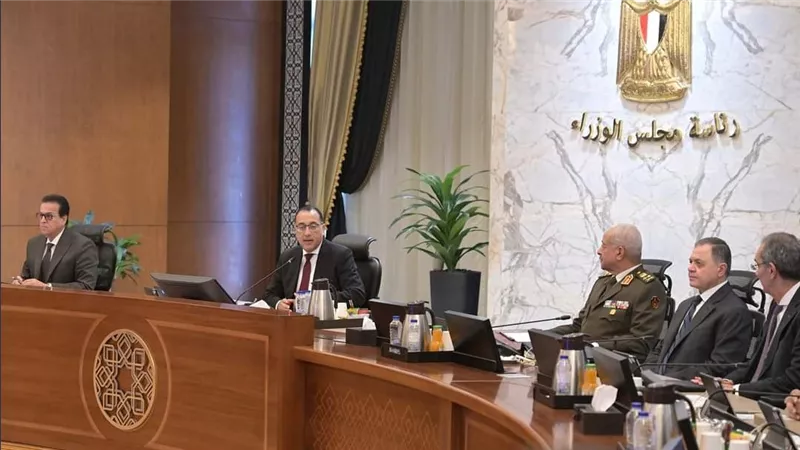 رئيس الوزراء: تيسير إجراءات دخول ماركات عالمية يبحث عنها السائحون فى المولات