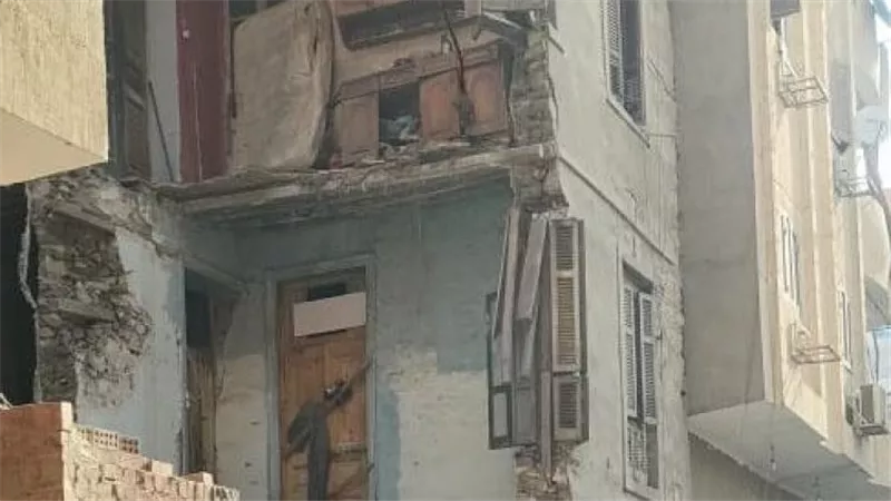 بعد توصيات النيابة.. تشكيل لجنة لمعاينة حوادث انهيار شرفات المباني بالإسكندرية