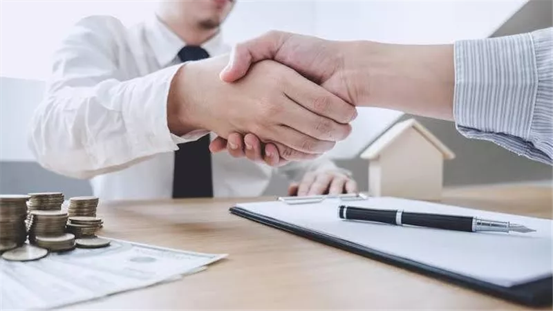 ما حكم الوسيط في معاملات بيع العقارات والأراضي؟.. عالم أزهري يوضح