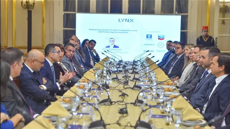 اجتماع وزارة الاستثمار لتعزيز الشراكة بين القطاعين العام والخاص.. تفاصيل