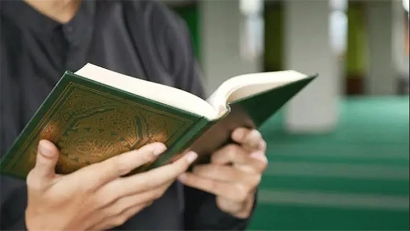 بدعة أم جائزة شرعاً؟.. الإفتاء توضح حكم استخدام الرقية بالقرآن للعلاج
