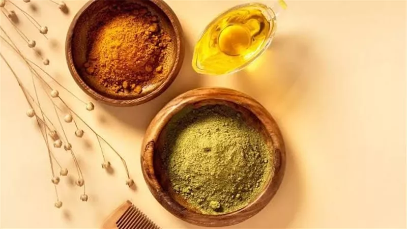 أصل الحناء وفوائدها الصحية والتجميلية: الترطيب وشفاء الجروح