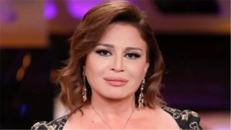 إلهام شاهين تهنئ منى زكي بعد تكريمها بمهرجان البحر الأحمر: شرفتي الفن  