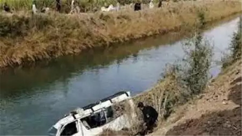مصرع 5 أشخاص وإصابة آخرين جراء حادث انقلاب سيارة في ترعة بسوهاج
