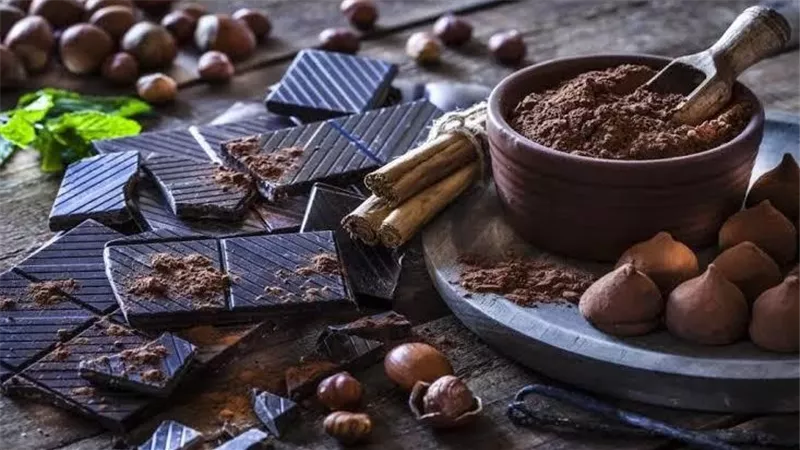 الشوكولاتة الداكنة: 7 فوائد مذهلة تعزز صحتك وتحسن حياتك