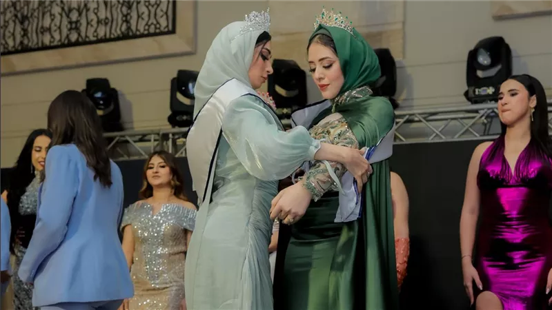 لحظة تتويج ملكة جمال البحر المتوسط والملكات المحجبات.. صور