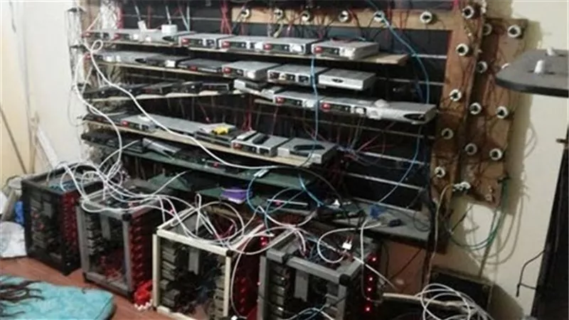 المصنفات تضبط المتهمين ببيع أجهزة «ريسيفر» محظورة بالمحافظات
