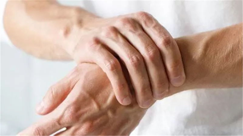 لو بتعاني منه كتير.. اكتشف أسباب تنميل الأطراف المستمر