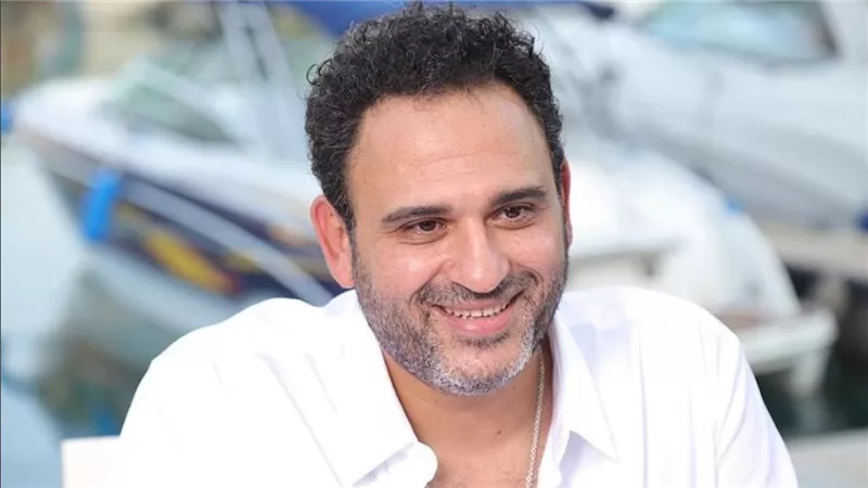 أكرم حسني يحتفل بعيد ميلاد شقيقته بكلمات مؤثرة