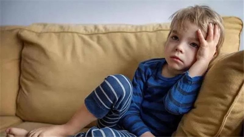 بلاش تدليل مفرط.. 8 أخطاء تربوية تضعف شخصية الطفل