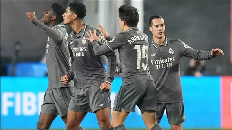 ريال مدريد يفرط في صدارة الدوري الإسباني بالتعادل مع رايو فاليكانو