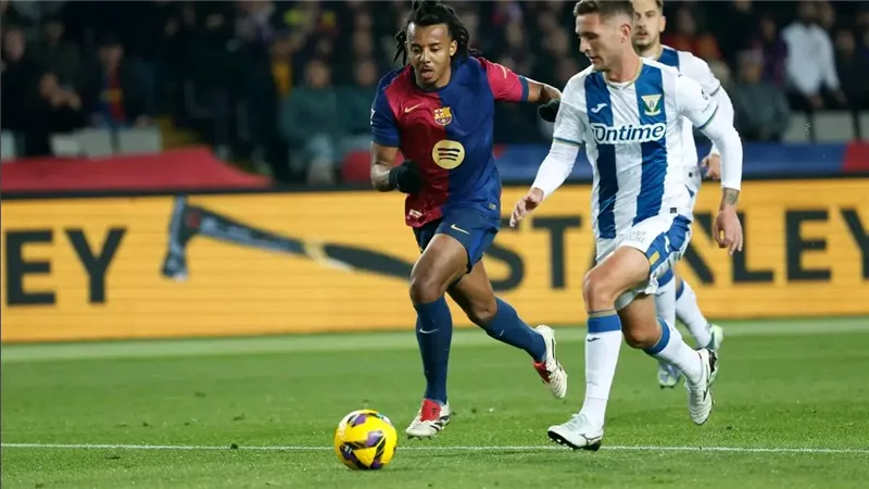 ليجانيس يصعق برشلونة بهدف في الشوط الأول من الدوري الإسباني