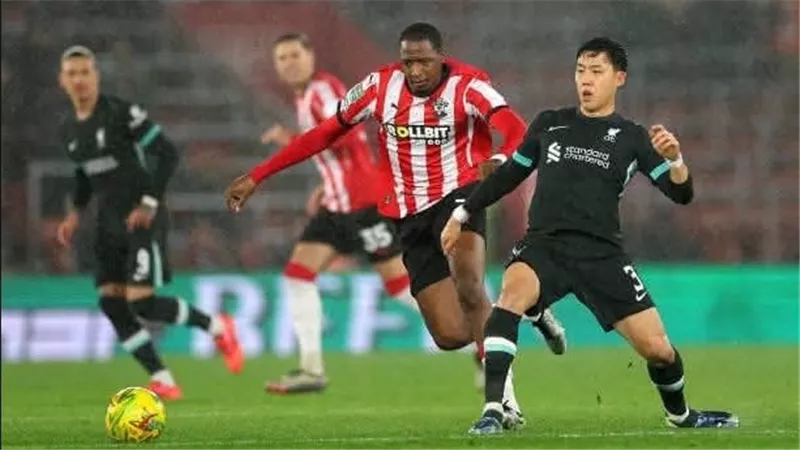 ليفربول يسحق ساوثهامبتون بثنائية ويتأهل لنصف نهائي كأس الرابطة الإنجليزية