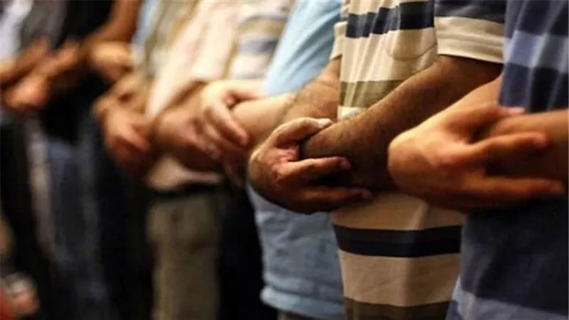 هل صلاة الجماعة في مكان العمل تعادل ثواب المسجد؟