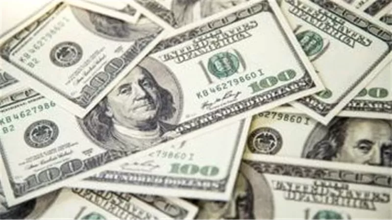 أسعار العملات اليوم الجمعة.. الدولار يواصل استقراره وعملات الخليج تتألق