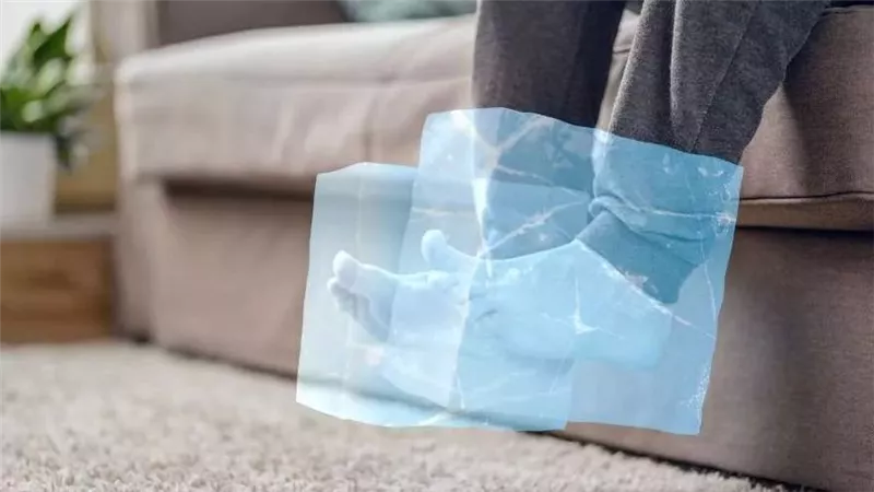 برودة القدمين المتكررة: 6 أسباب رئيسية قد تكون السبب