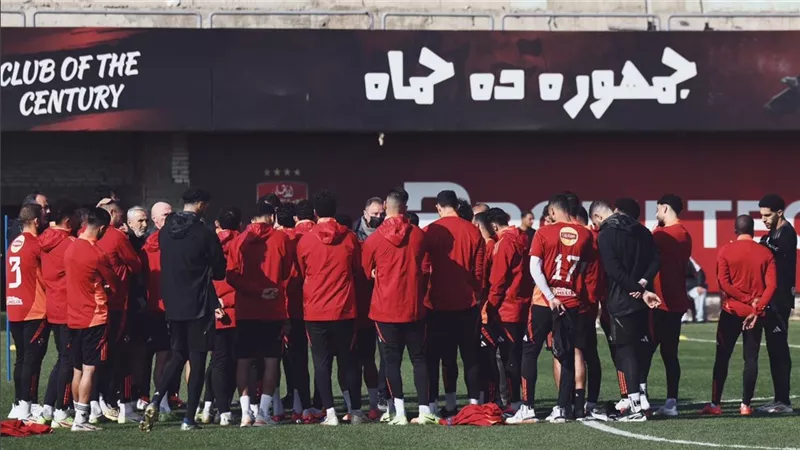 إصابة نجم الفريق تربك حسابات كولر.. ضربة جديدة للأهلي قبل مواجهة المصري