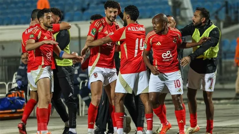 الشناوي والسولية على دكة البدلاء.. انطلاق مباراة الأهلي والجونة بالدوري