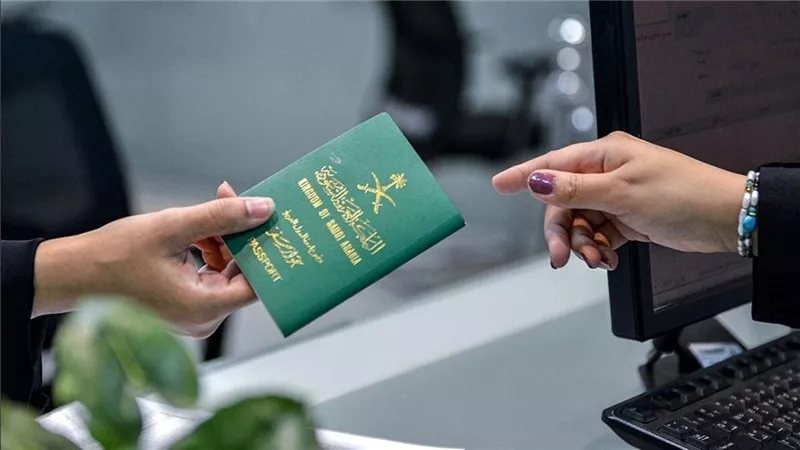 اللاجئين والطلاب.. شروط ومتطلبات إقامة مجانية بالسعودية