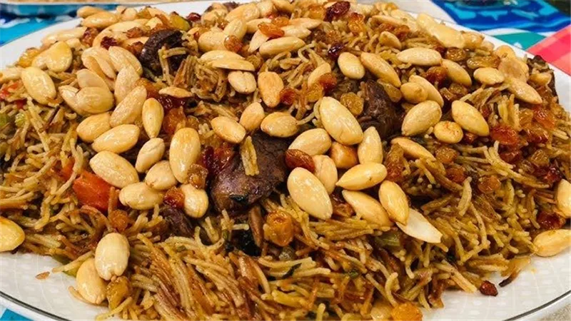 وجبة عشاء تدفي.. طريقة تحضير «الشعرية باللبن»