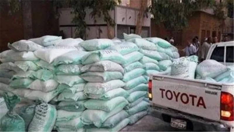 التموين تلاحق محتكري السلع الغذائية وتضبط 36 طن دقيق بالمحافظات
