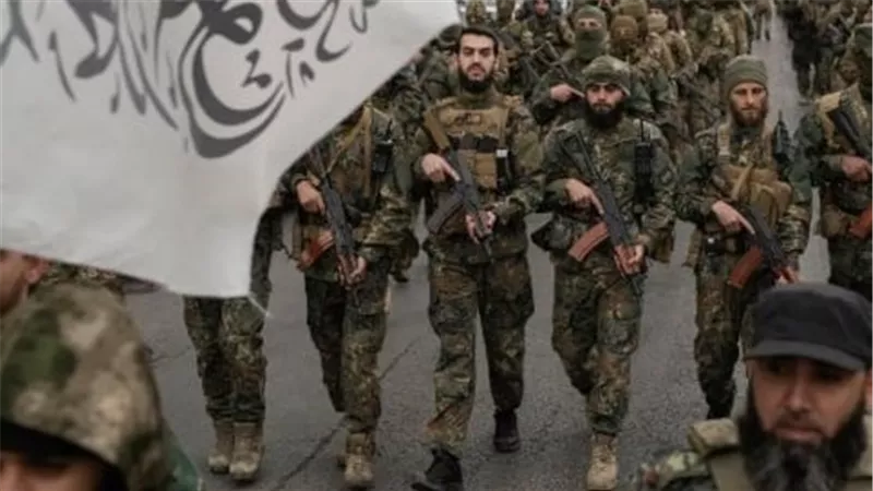 بقيادة أحمد الشرع.. أول عرض عسكرى للفصائل المسلحة بسوريا
