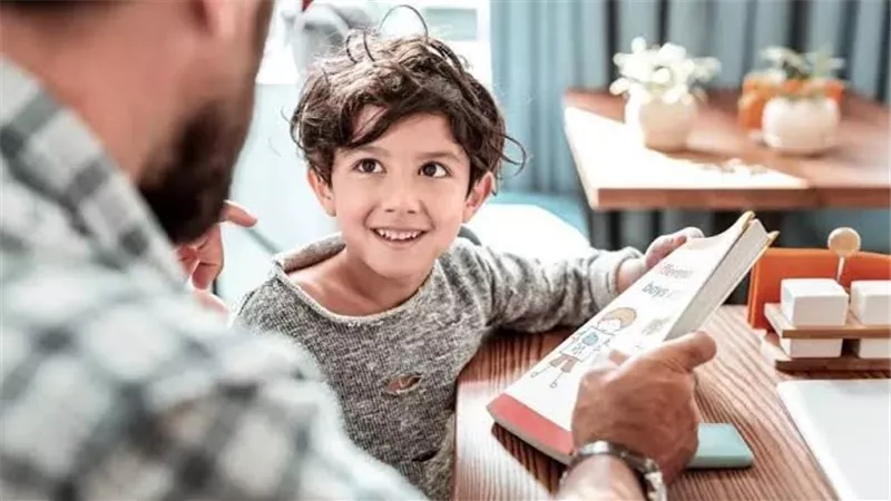 اليوم العالمي للغة العربية.. نصائح لتعليم طفلك لغة الضاد بسهولة منذ الصغر