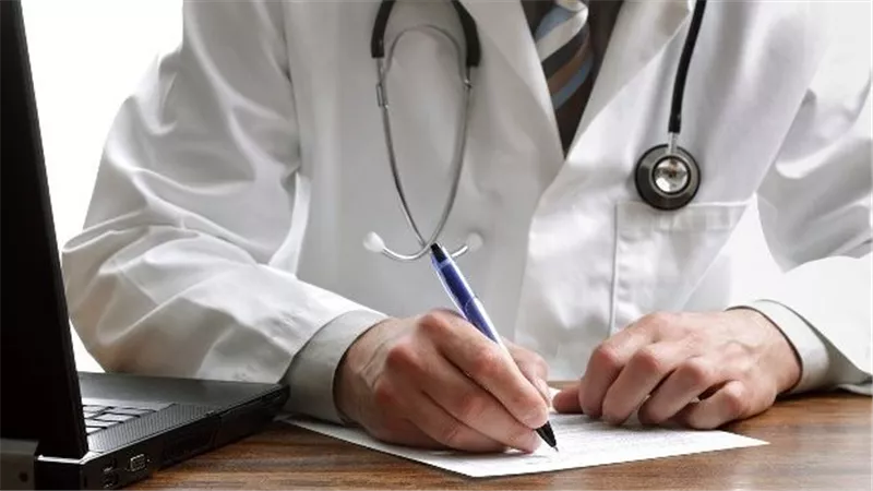 الداخلية تضبط طبيب ادعى إنهاء حياة مرضاه أثناء إجراء العمليات