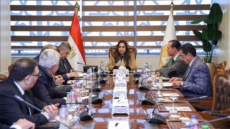 الحكومة تستعرض التوسع في نموذج «سوق اليوم الواحد» لزيادة المعروض
