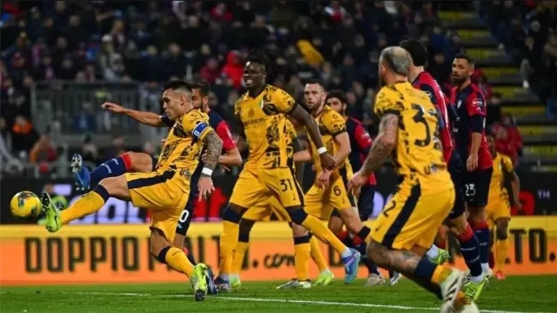 إنتر ميلان يعتلي صدارة الدوري الإيطالي بفوز مستحق على كالياري