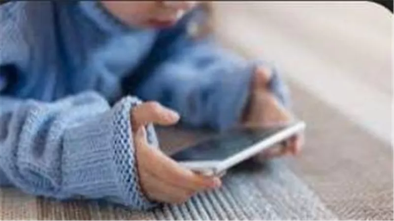 أهم النصائح لتجنب أضرار استخدام الأطفال للهواتف الذكية