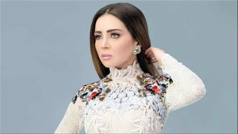 مي عز الدين تكشف سر عودتها للعمل بعد وفاة والدتها