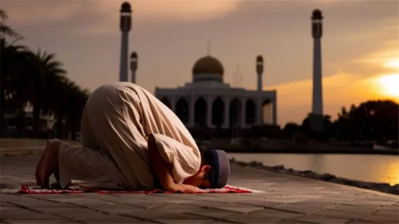أمين الفتوى يحسم الجدل حول موعد صلاة الفجر فى مصر