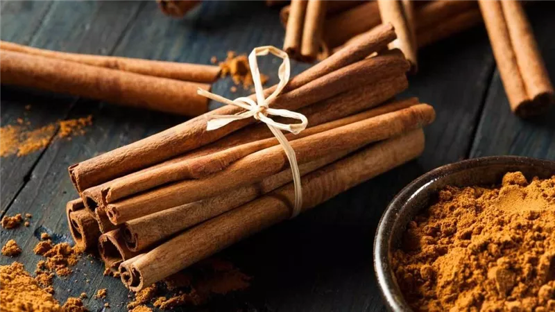 الفوائد الصحية المذهلة للقرفة والأضرار المحتملة