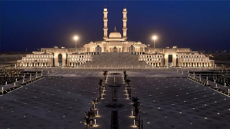 أضخم المنابر.. كل ما تريد معرفته عن مسجد مصر الأكبر مساحة بالعالم