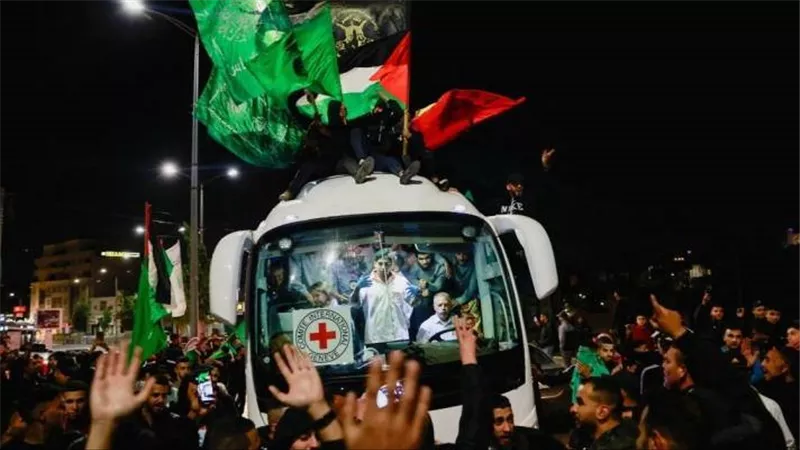 مكتب الأسرى: الإفراج عن 183 أسيرا فلسطينيا من السجون الإسرائيلية