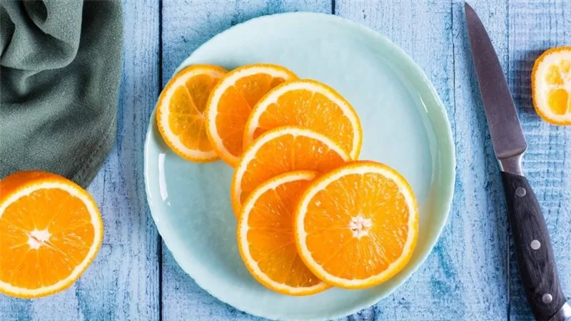 أضرار البرتقال والأطعمة والمشروبات الممنوع تناولها معه
