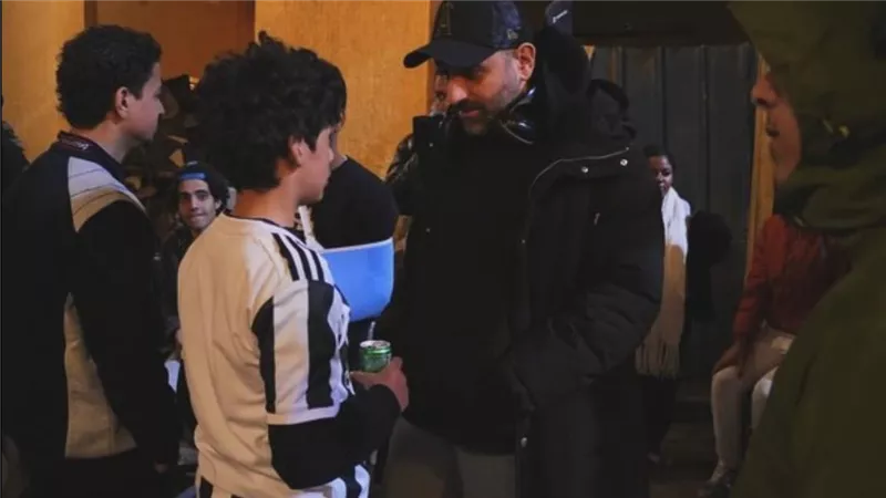عمر سلامة يكشف كواليس «الحذاء الذهبي» من «ساعته وتاريخه»