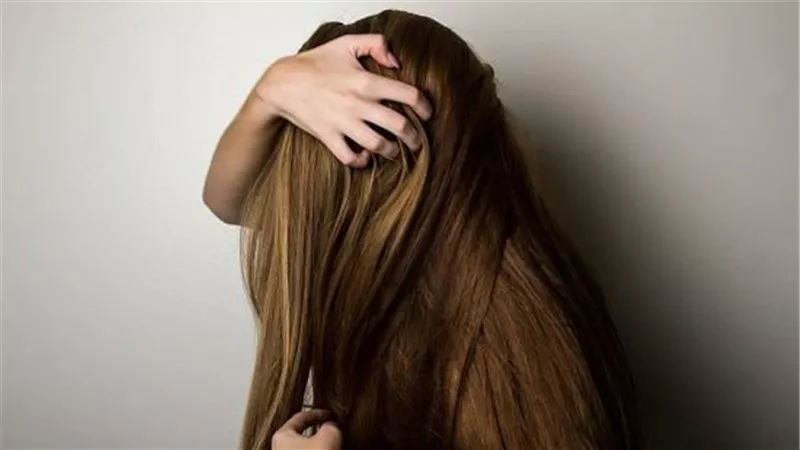 طرق طبيعية لتقوية الجذور.. خطوات بسيطة لشعر صحي وقوي
