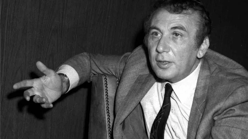 سنوات المجد والسطوع.. نزار قباني فى مصر أحدث إصدار بمعرض الكتاب