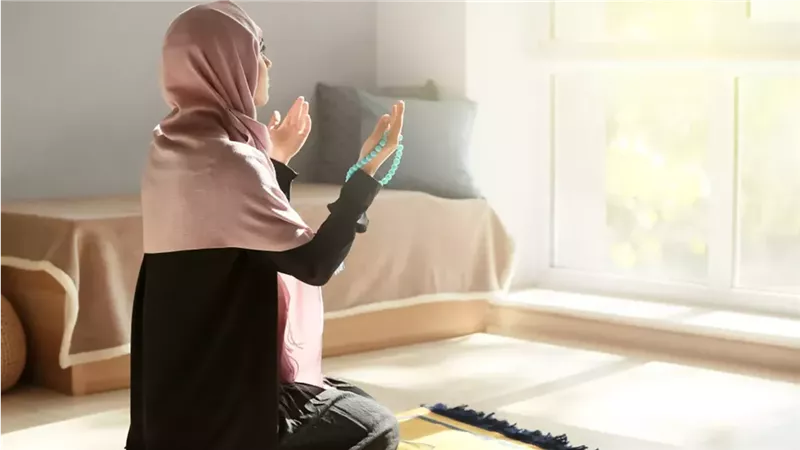 الاغتسال والصلاة على النبي.. سنن يستحب فعلها يوم الجمعة للرجال والنساء