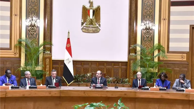 السيسي يعرب عن تقديره للدور الجوهري الذي تقوم به المحكمة الدستورية المصرية