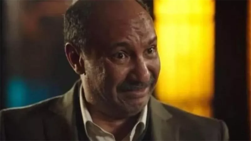 عصام السقا وإيهاب فهمى يساندون أحمد فهيم فى جنازة والدته