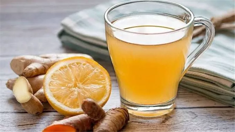 10 مشروبات طبيعية لتنظيف القولون وتحسين الهضم.. جربها الآن