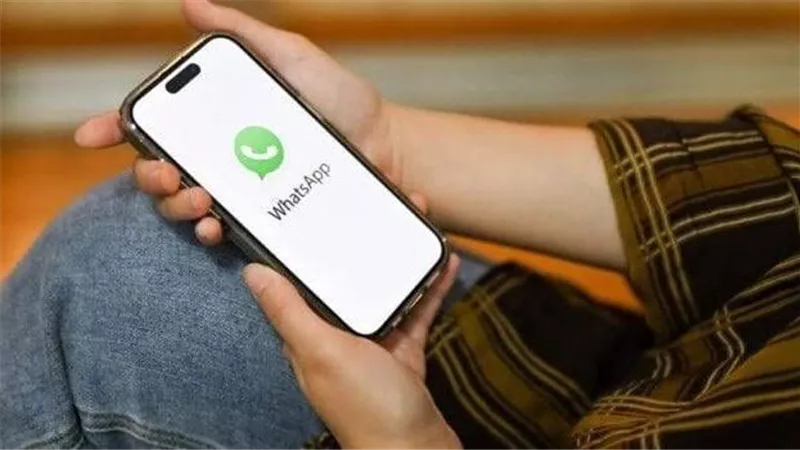 واتساب يطرح تحديثًا جديدًا لمستخدمي آيفون لتعزيز الخصوصية وإصلاح الثغرات